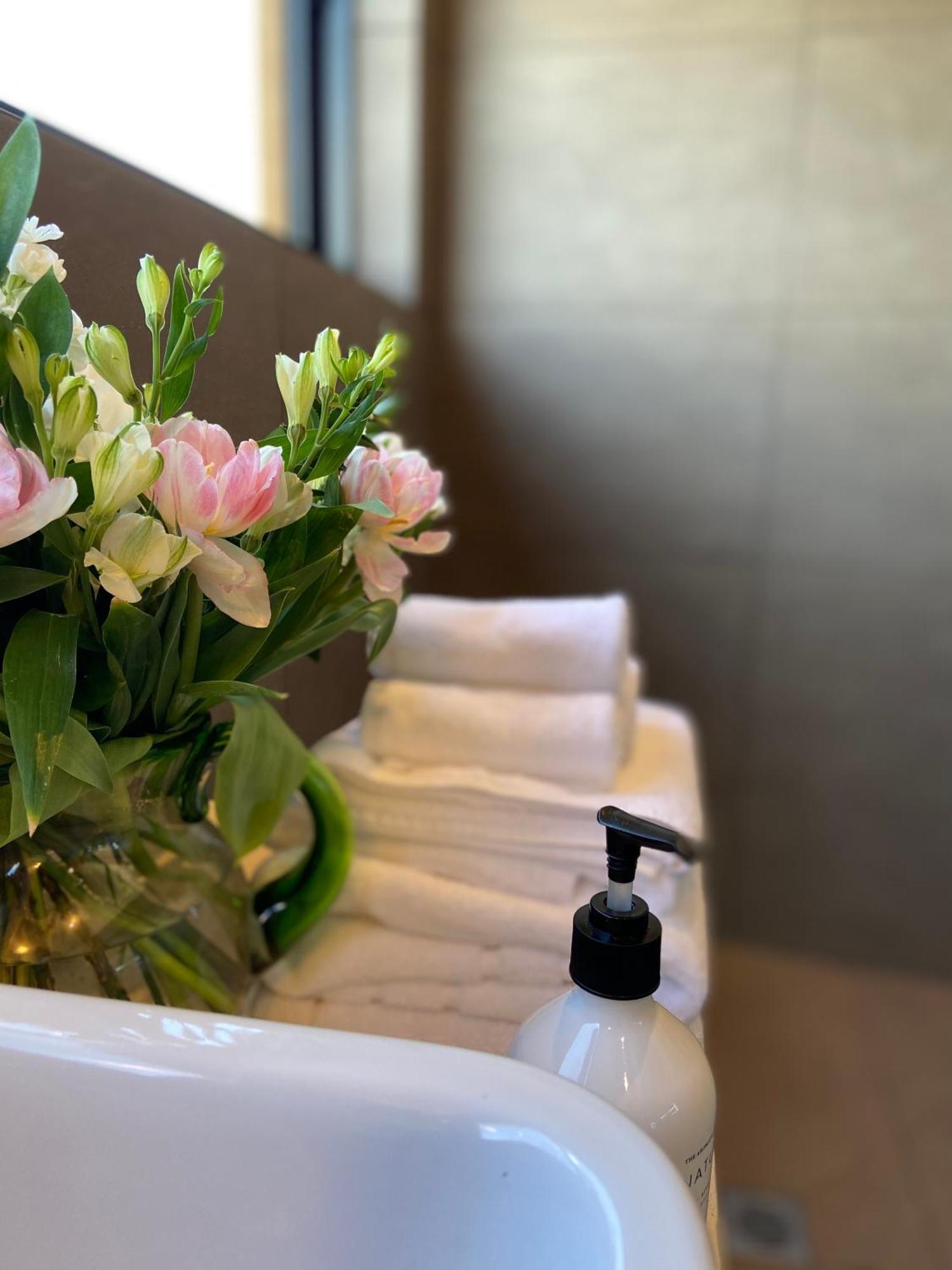 La Bodega Waiheke Island Ξενοδοχείο Surfdale Εξωτερικό φωτογραφία