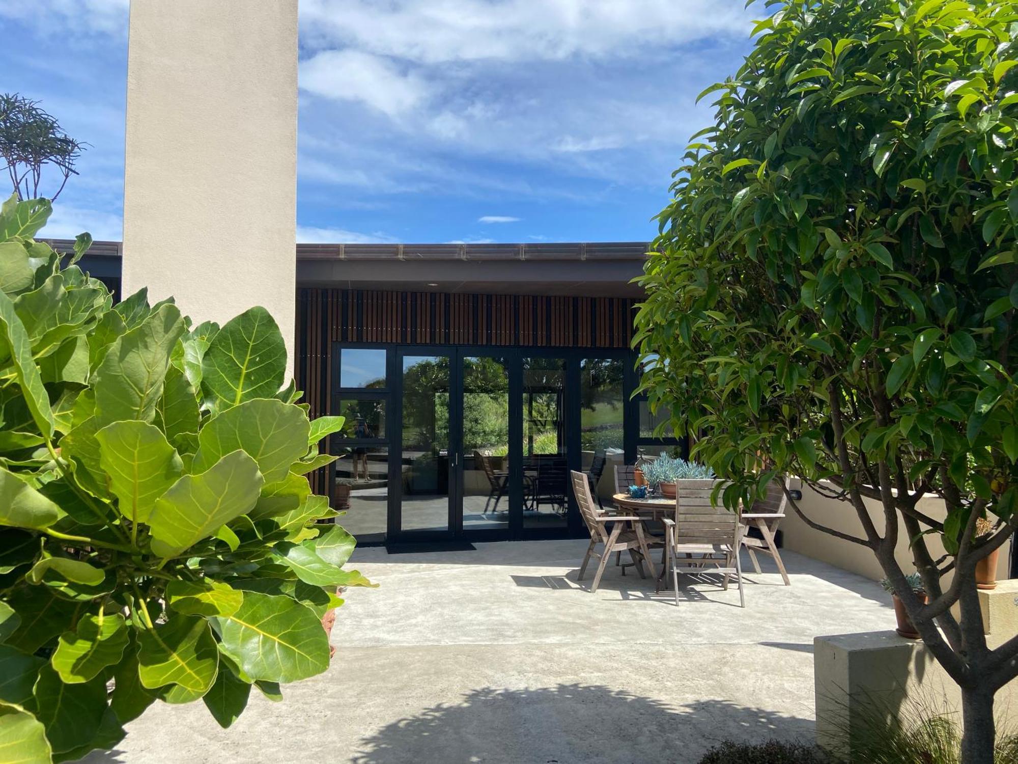 La Bodega Waiheke Island Ξενοδοχείο Surfdale Εξωτερικό φωτογραφία